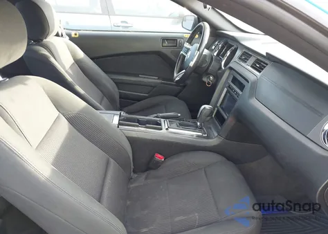 2014 Ford Mustang V6 z USA, uszkodzony, nr VIN 1ZVBP8AM8E5258360